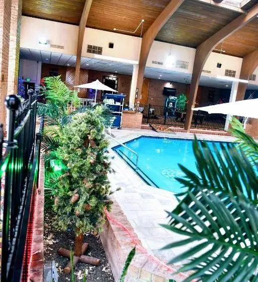 酒店 Douglas Inn And Conference Center