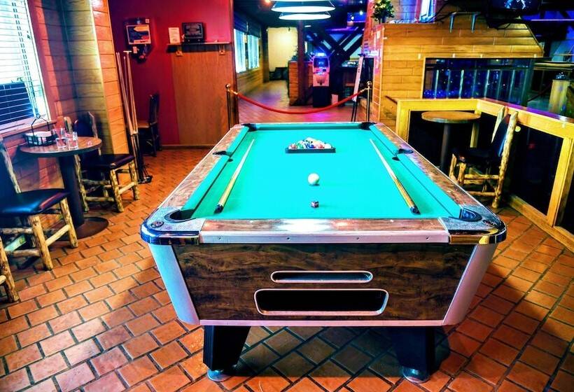 Отель Douglas Inn And Conference Center