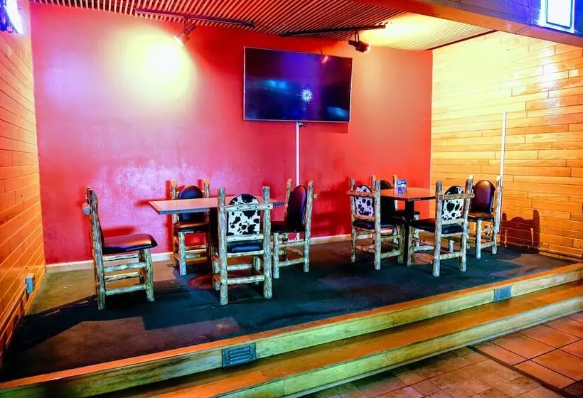 酒店 Douglas Inn And Conference Center