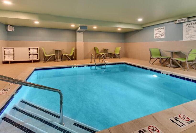 Отель Holiday Inn Express Pittston  Scranton Airport, An Ihg