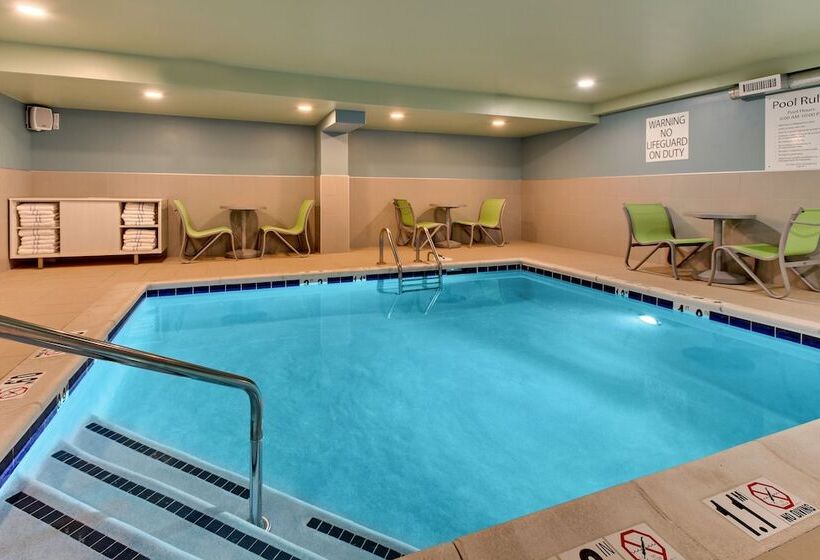 Отель Holiday Inn Express Pittston  Scranton Airport, An Ihg