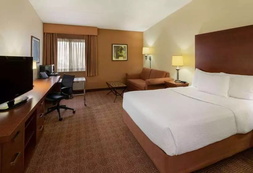 Отель La Quinta Inn By Wyndham Minneapolis Airport Bloomington