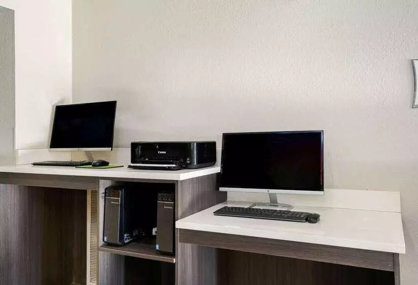 هتل La Quinta Inn By Wyndham North Myrtle Beach