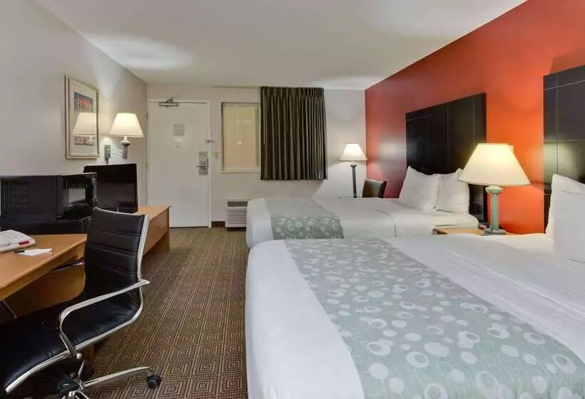 هتل La Quinta Inn By Wyndham Tampa Near Busch Gardens