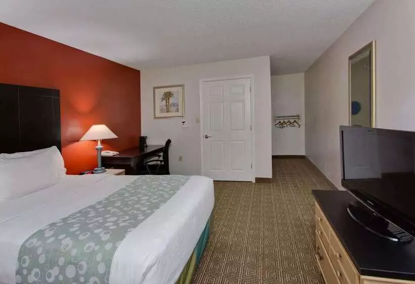 هتل La Quinta Inn By Wyndham Tampa Near Busch Gardens