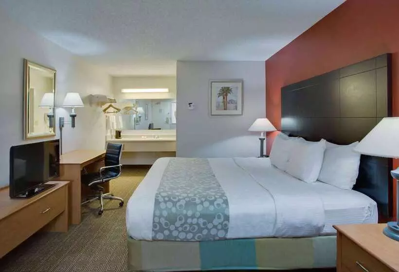 هتل La Quinta Inn By Wyndham Tampa Near Busch Gardens