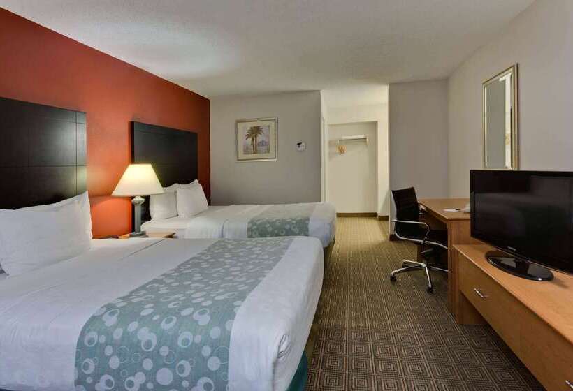 בית מלון כפרי La Quinta Inn By Wyndham Tampa Near Busch Gardens
