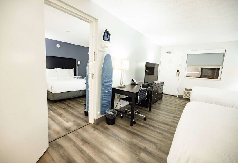 בית מלון כפרי La Quinta Inn By Wyndham Tampa Near Busch Gardens