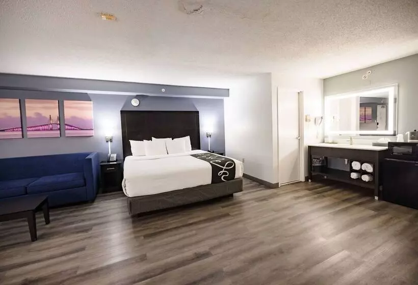 هتل La Quinta Inn By Wyndham Tampa Near Busch Gardens