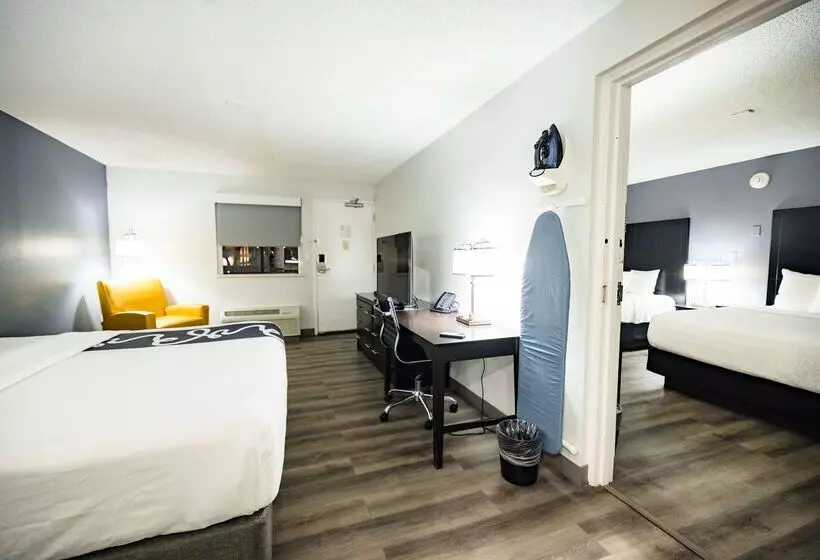 هتل La Quinta Inn By Wyndham Tampa Near Busch Gardens