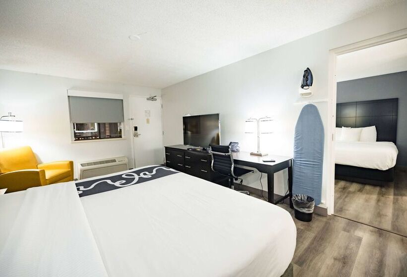 בית מלון כפרי La Quinta Inn By Wyndham Tampa Near Busch Gardens