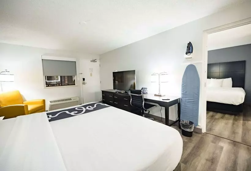 هتل La Quinta Inn By Wyndham Tampa Near Busch Gardens