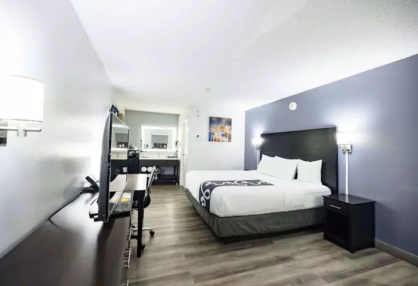 هتل La Quinta Inn By Wyndham Tampa Near Busch Gardens