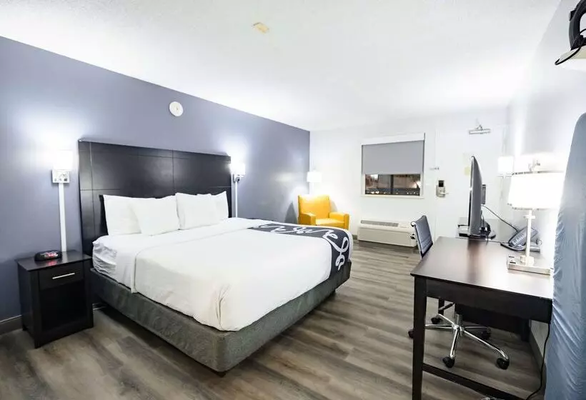 هتل La Quinta Inn By Wyndham Tampa Near Busch Gardens