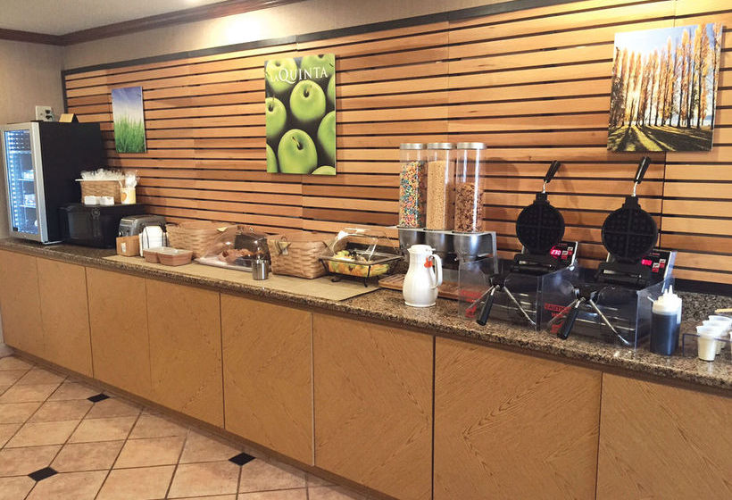 בית מלון כפרי La Quinta Inn By Wyndham Milwaukee West Brookfield