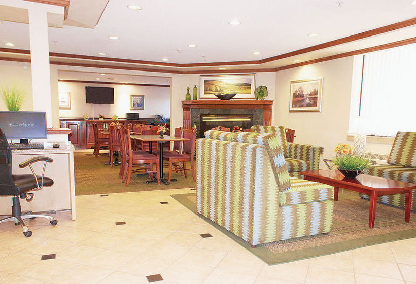 בית מלון כפרי La Quinta Inn By Wyndham Milwaukee West Brookfield