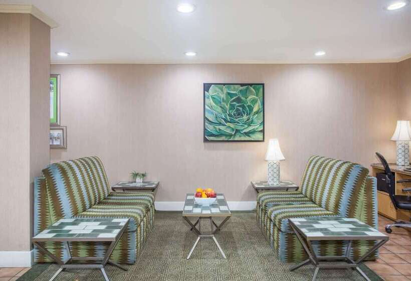 فندق Baymont By Wyndham Columbia, Mo