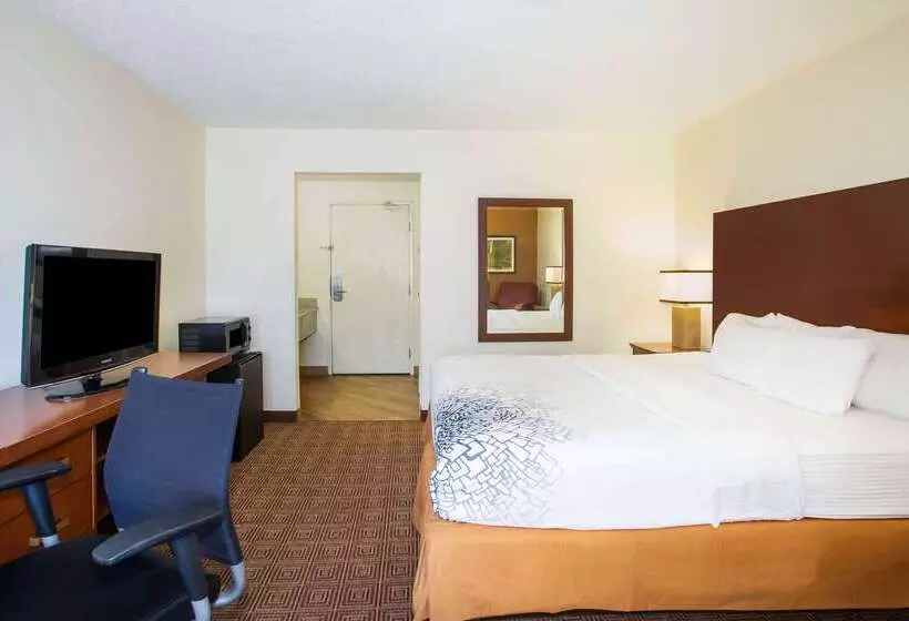 בית מלון כפרי Baymont By Wyndham Columbia, Mo