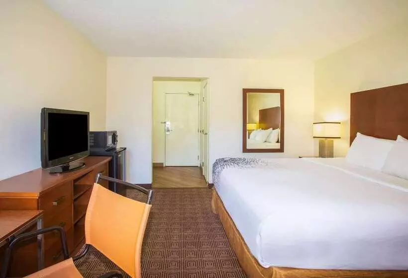 בית מלון כפרי Baymont By Wyndham Columbia, Mo