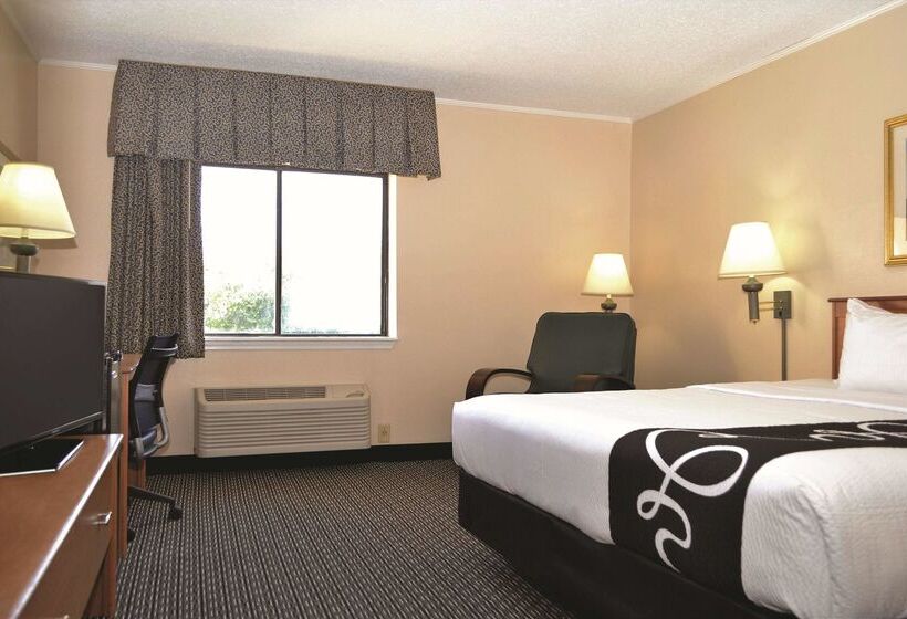 בית מלון כפרי La Quinta By Wyndham Tampa Fairgrounds - Casino