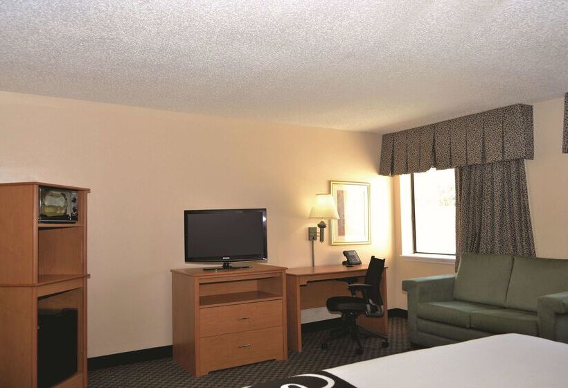 בית מלון כפרי La Quinta By Wyndham Tampa Fairgrounds - Casino