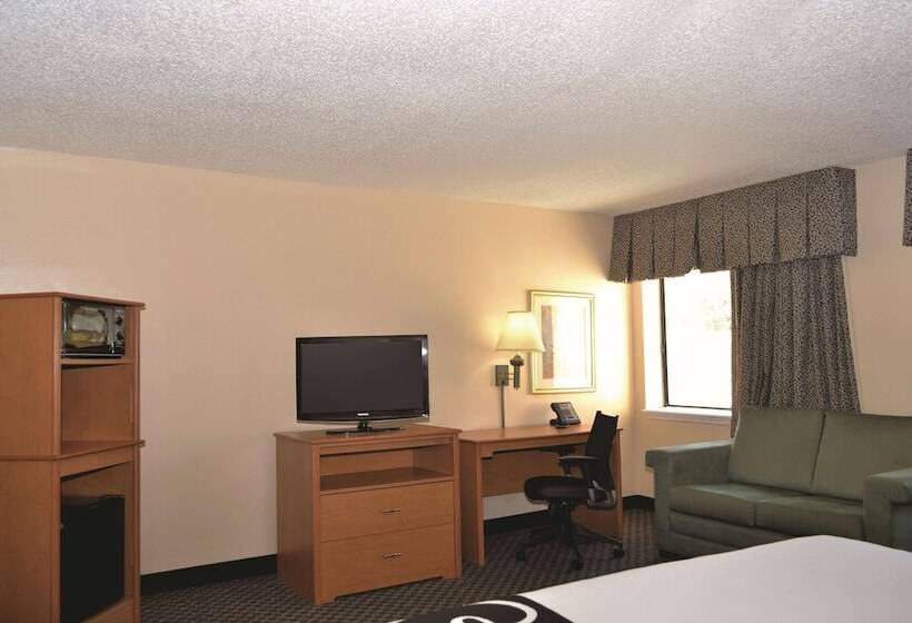 בית מלון כפרי La Quinta By Wyndham Tampa Fairgrounds - Casino