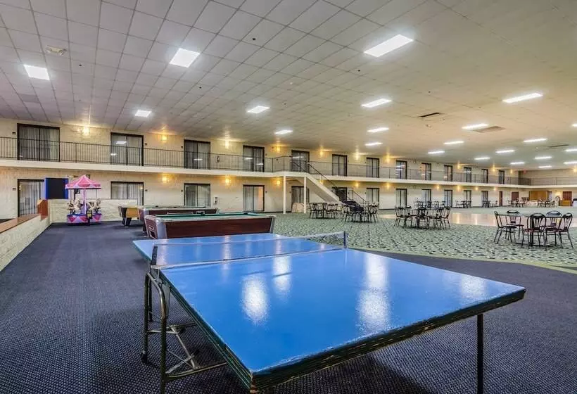 Отель Red Roof Inn & Conference Center Wichita Airport