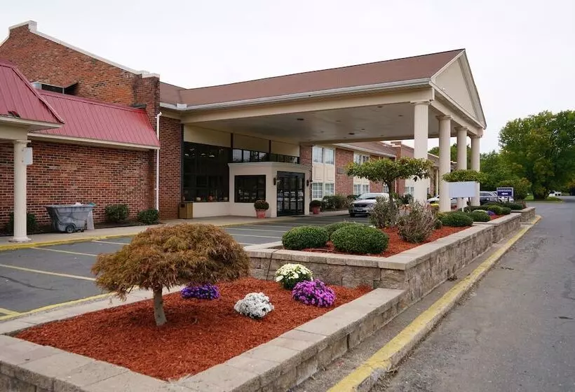 ホテル Rodeway Inn & Suites