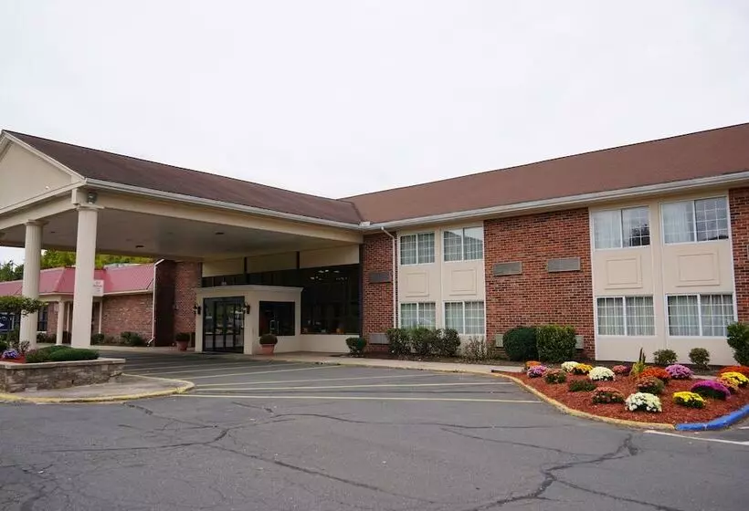 ホテル Rodeway Inn & Suites