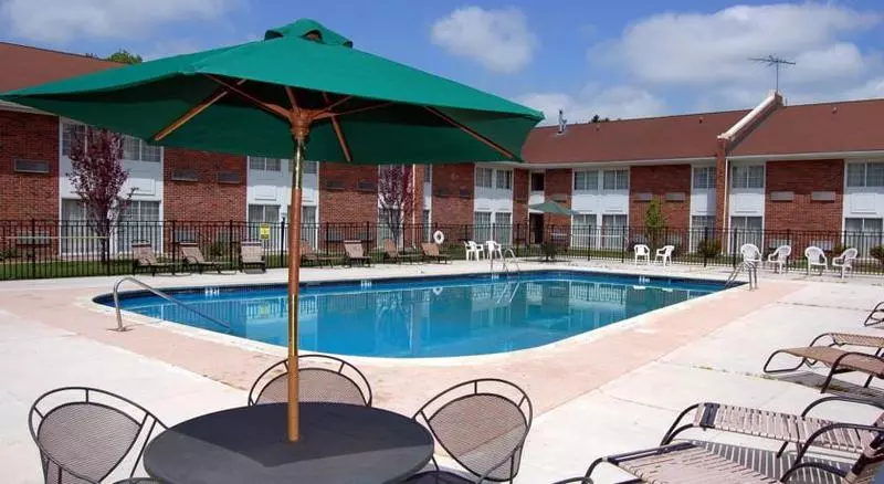 ホテル Rodeway Inn & Suites