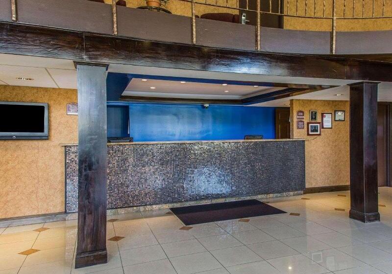 בית מלון כפרי Rodeway Inn & Suites