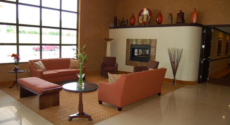 בית מלון כפרי Rodeway Inn & Suites