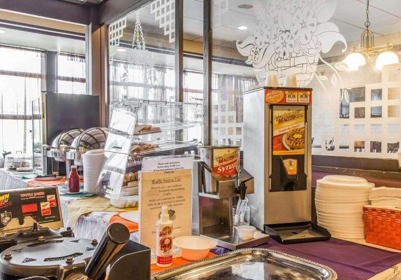 בית מלון כפרי Rodeway Inn & Suites