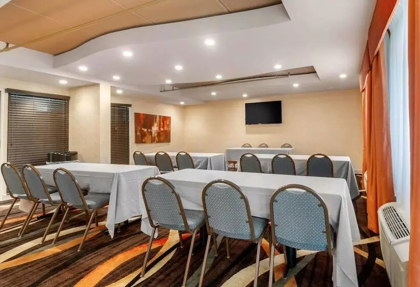 Отель Sleep Inn & Suites West Knoxville