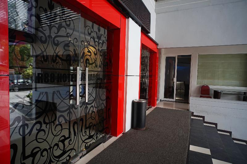 Отель Oyo 1477 Athar 88