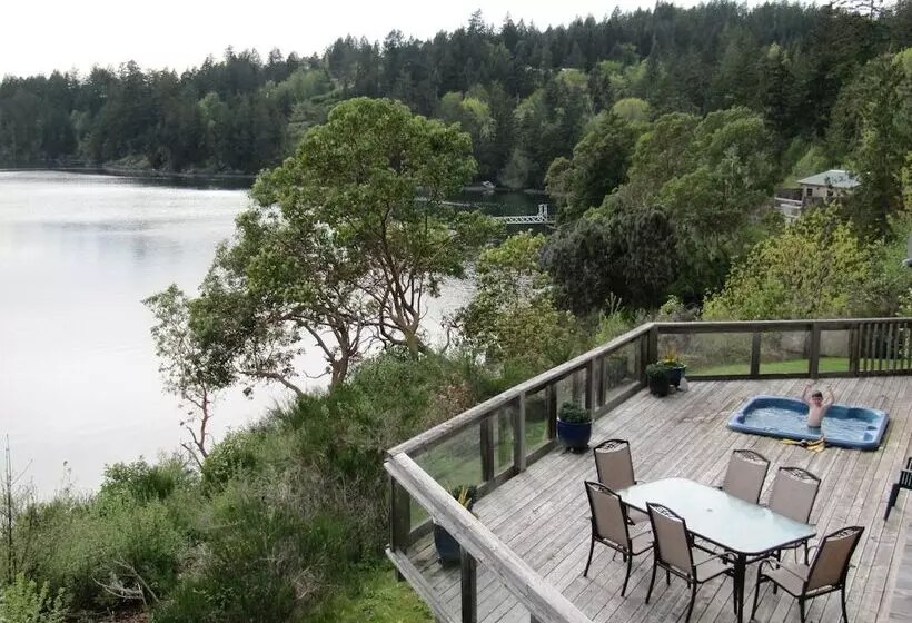Aamiaismajoitus (B&B) Arbutus Cove Guesthouse