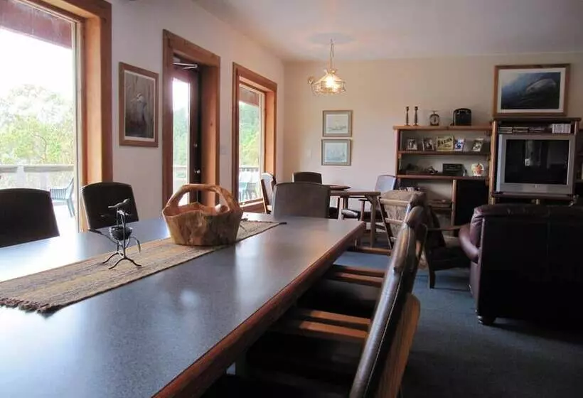 Aamiaismajoitus (B&B) Arbutus Cove Guesthouse