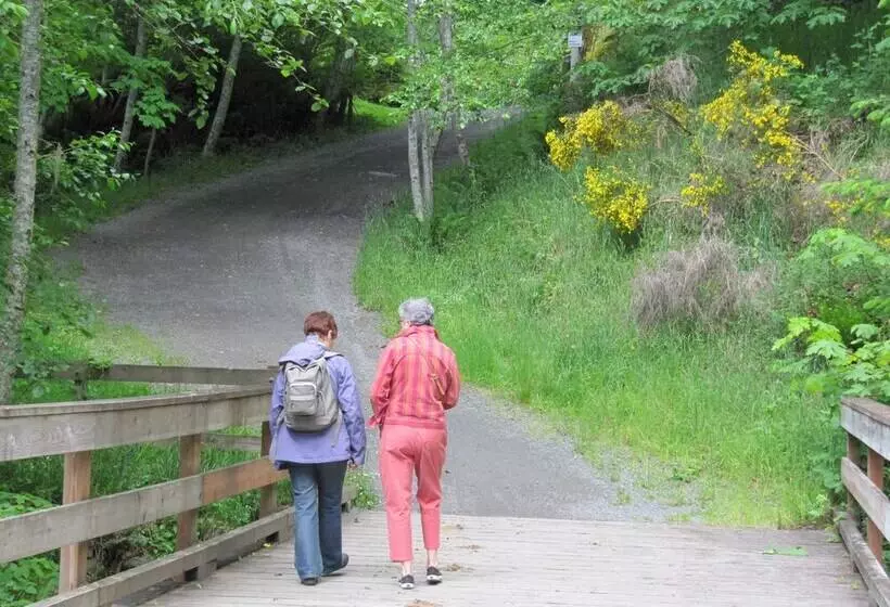 Aamiaismajoitus (B&B) Arbutus Cove Guesthouse