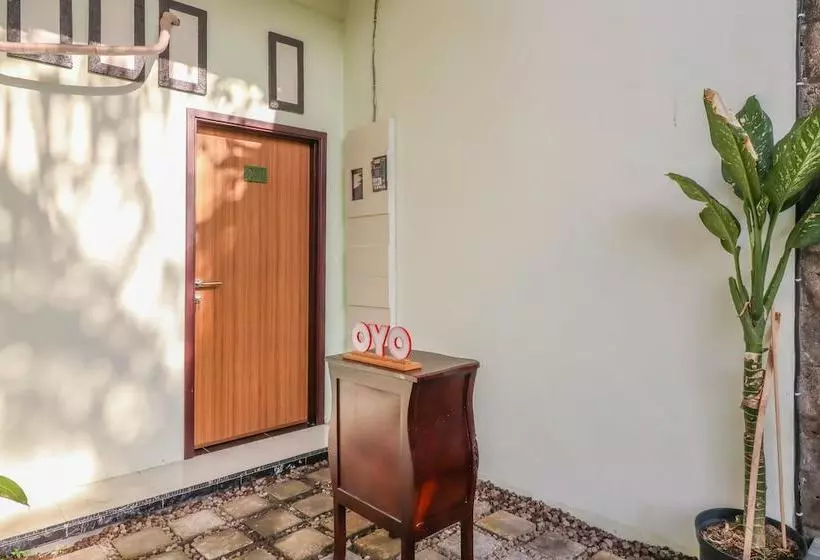 هتل Oyo 1445 Jimbaran 12 Residence