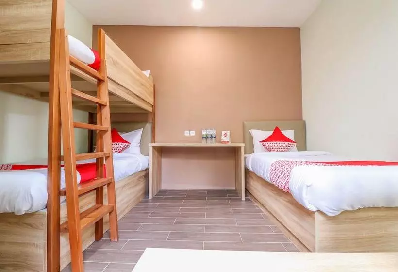 هتل Oyo 1445 Jimbaran 12 Residence