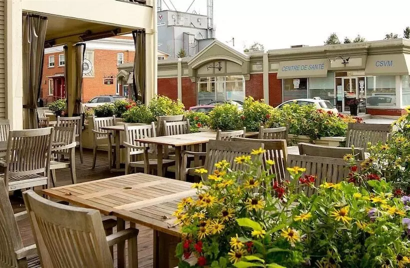 Auberge Ayer S Cliff