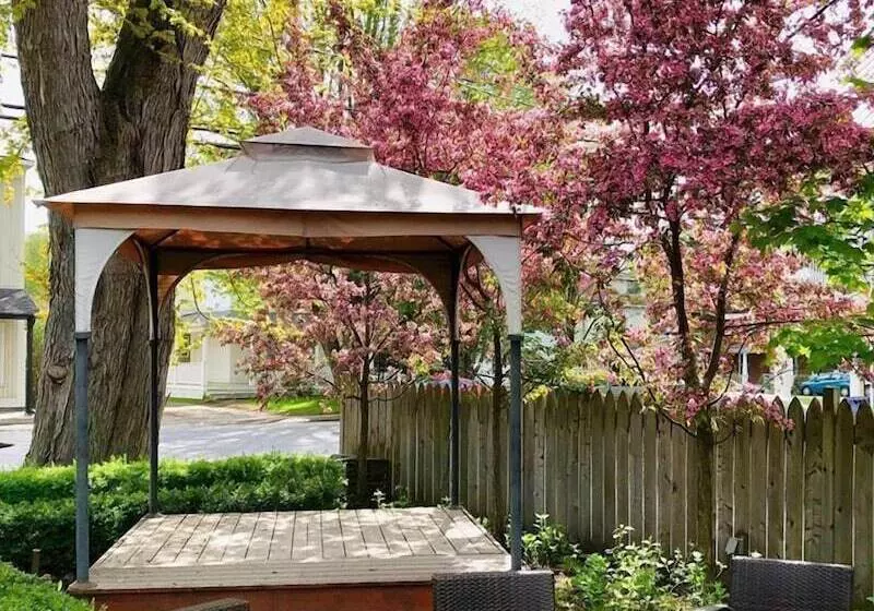 Auberge Ayer S Cliff