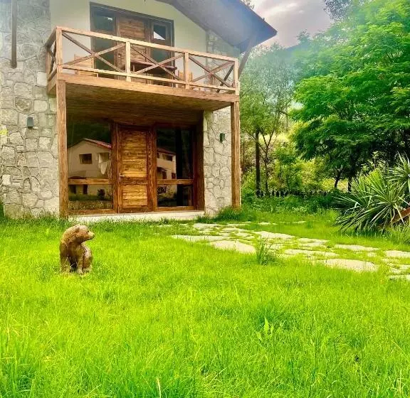 تختخواب و صبحانه Ojakh Resort