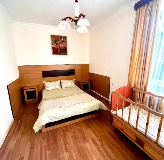 تختخواب و صبحانه Ojakh Resort