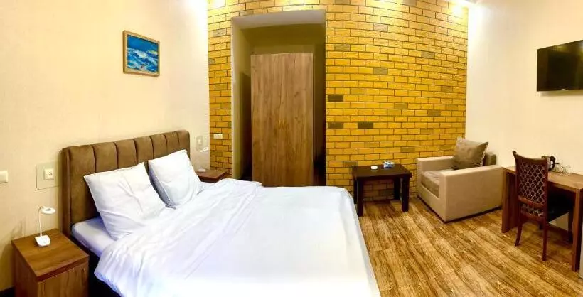 تختخواب و صبحانه Ojakh Resort