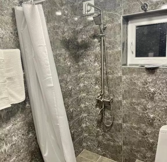 تختخواب و صبحانه Ojakh Resort