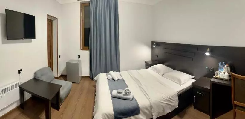 تختخواب و صبحانه Ojakh Resort