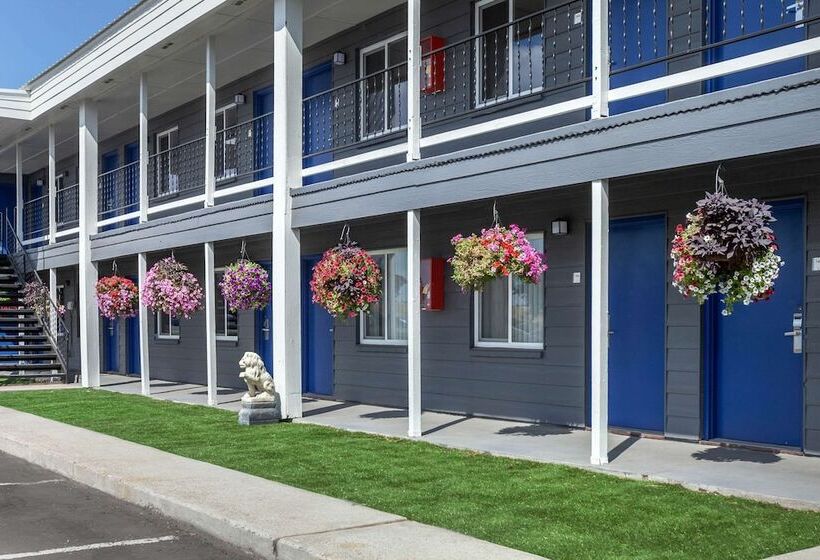 Szálloda Rodeway Inn & Suites