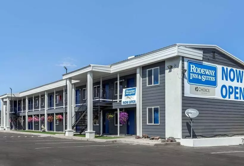 Hotelli Rodeway Inn & Suites