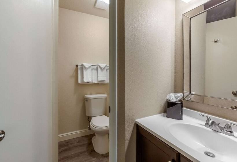 Szálloda Rodeway Inn & Suites